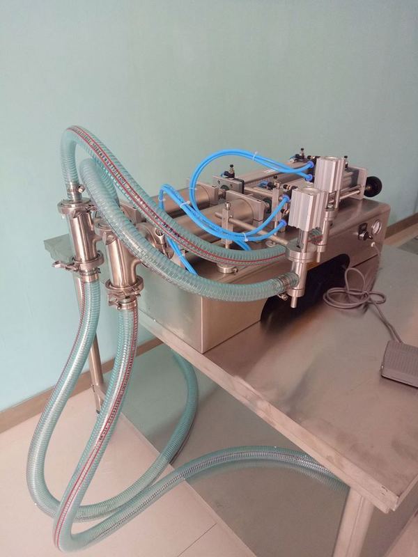 دستگاه پرکننده مایعات پنوماتیک با نازل دوتایی برای پر کردن شامپو، روغن، مواد شیمیایی G1WY-2Y-500