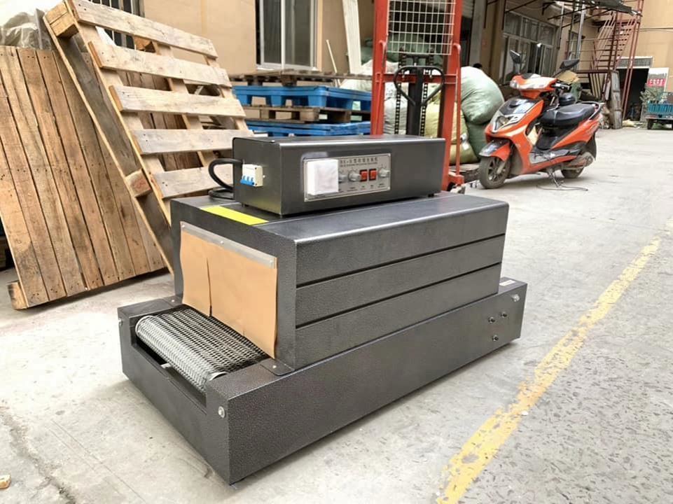 فروش داغ فلمی پلاستیکی کوچک تونل گرما کوچک برش بسته بندی ماشین برای بطری / جعبه آسان کار