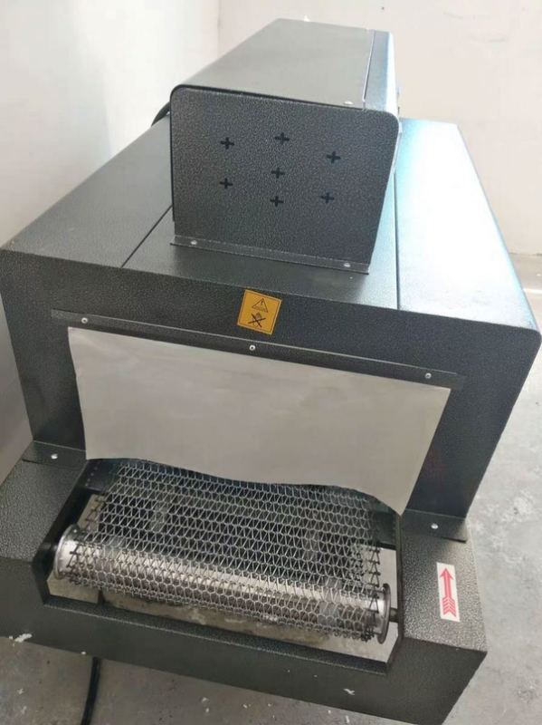 فروش داغ فلمی پلاستیکی کوچک تونل گرما کوچک برش بسته بندی ماشین برای بطری / جعبه آسان کار