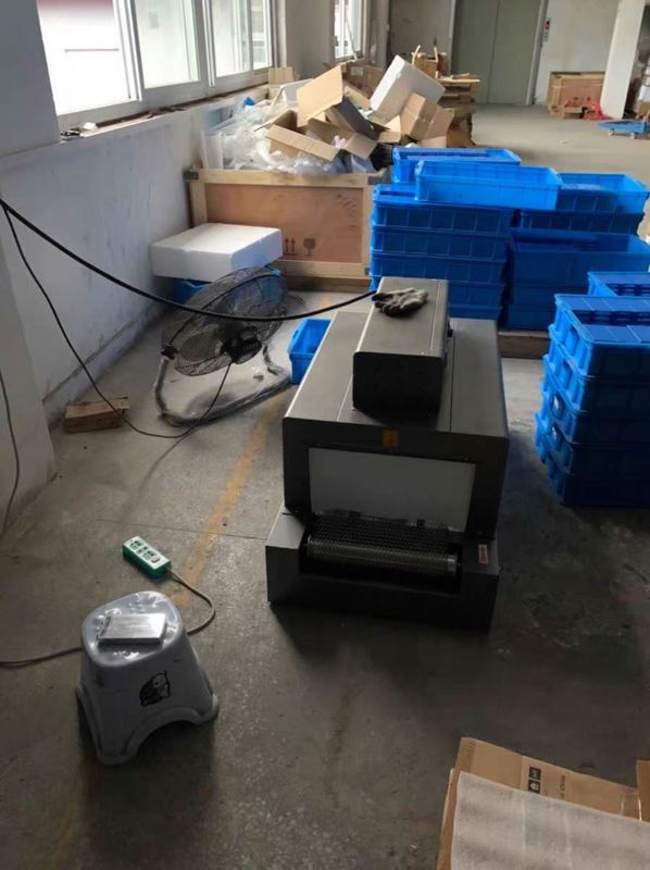 فروش داغ فلمی پلاستیکی کوچک تونل گرما کوچک برش بسته بندی ماشین برای بطری / جعبه آسان کار