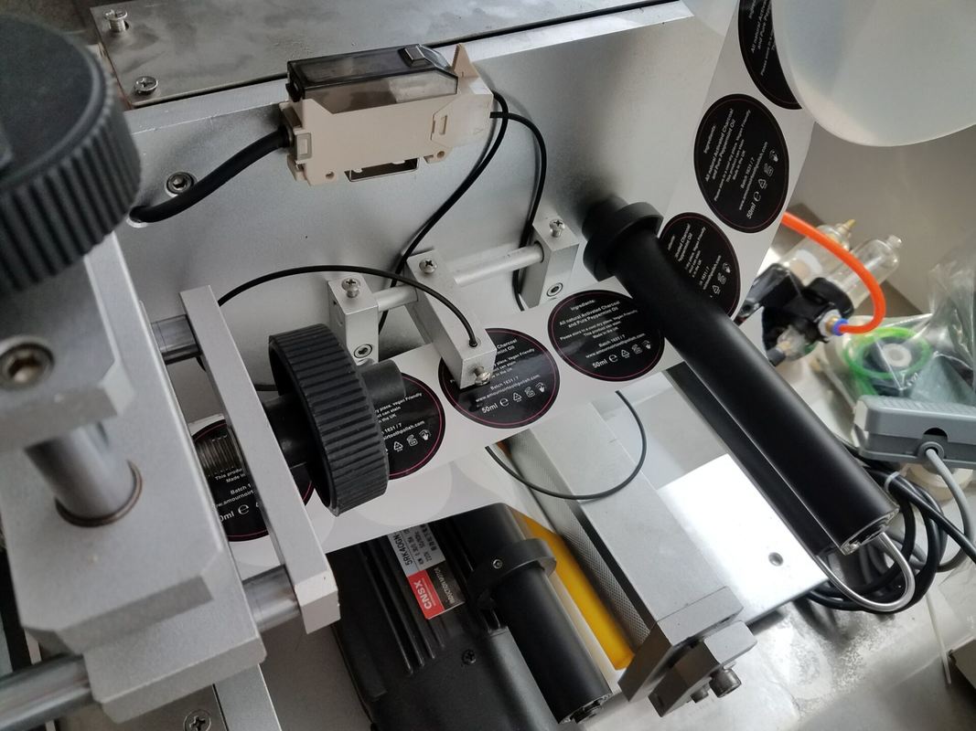 دستگاه برچسب گذاری با دقت بالا برای سطح صاف، بطری مربع، قیمت کارخانه